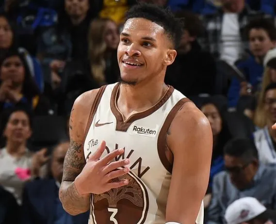 理查德今日送出6抢断，自10年库里以来勇士新秀最佳抢断纪录