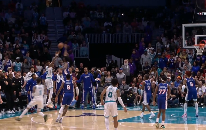 九游-恩比德飞起来了！黄蜂绝命三分 恩比德飞扑大帽扇出界终结比赛